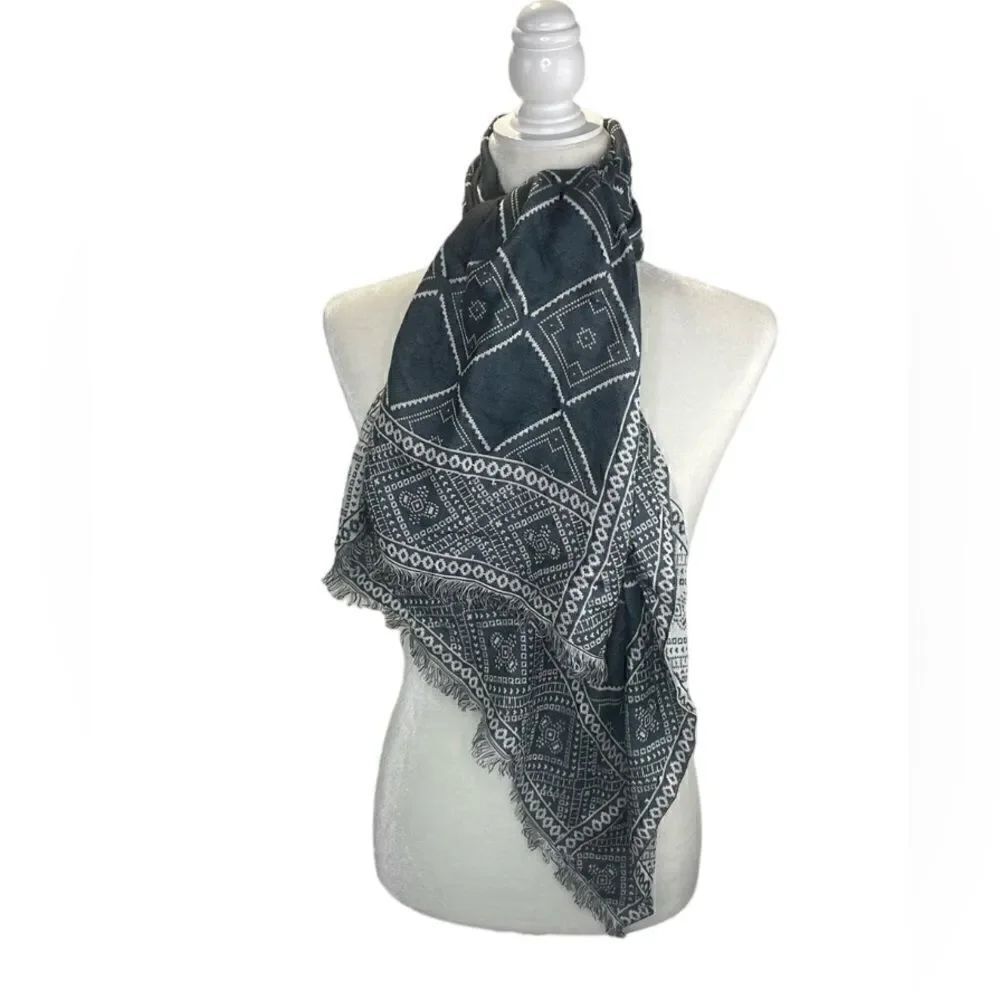 SCARF Boho Paisley Reversible design Gray and White eyelash fringe